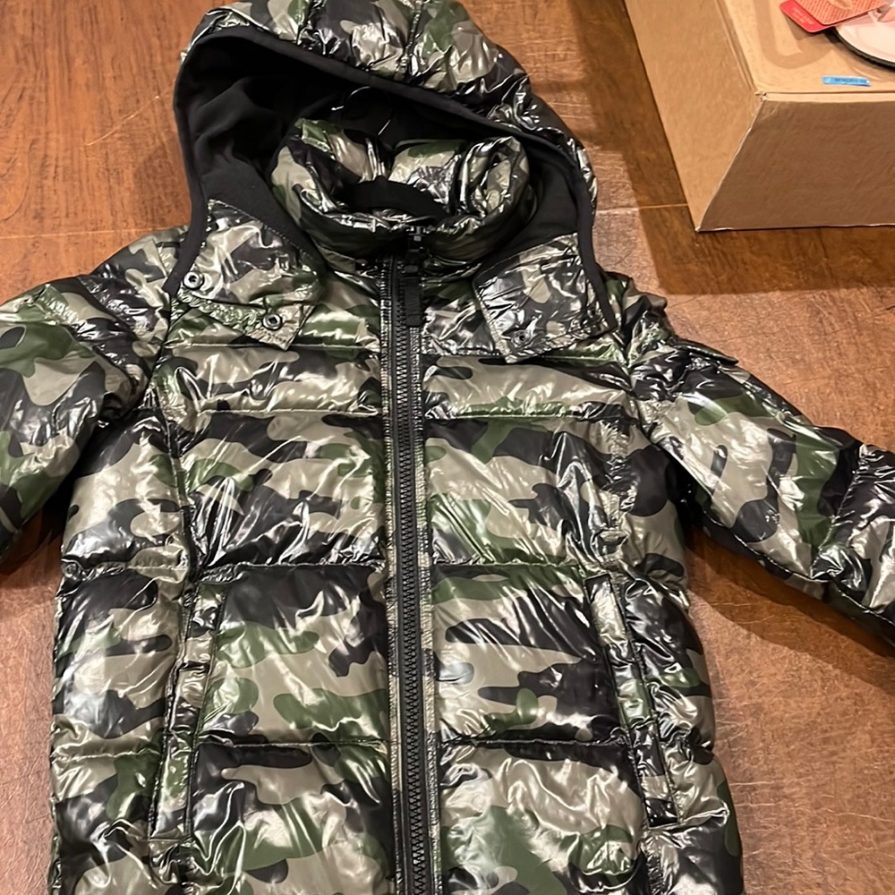 Brand new with tags s13 boys shiny camouflage puffer size 12!
